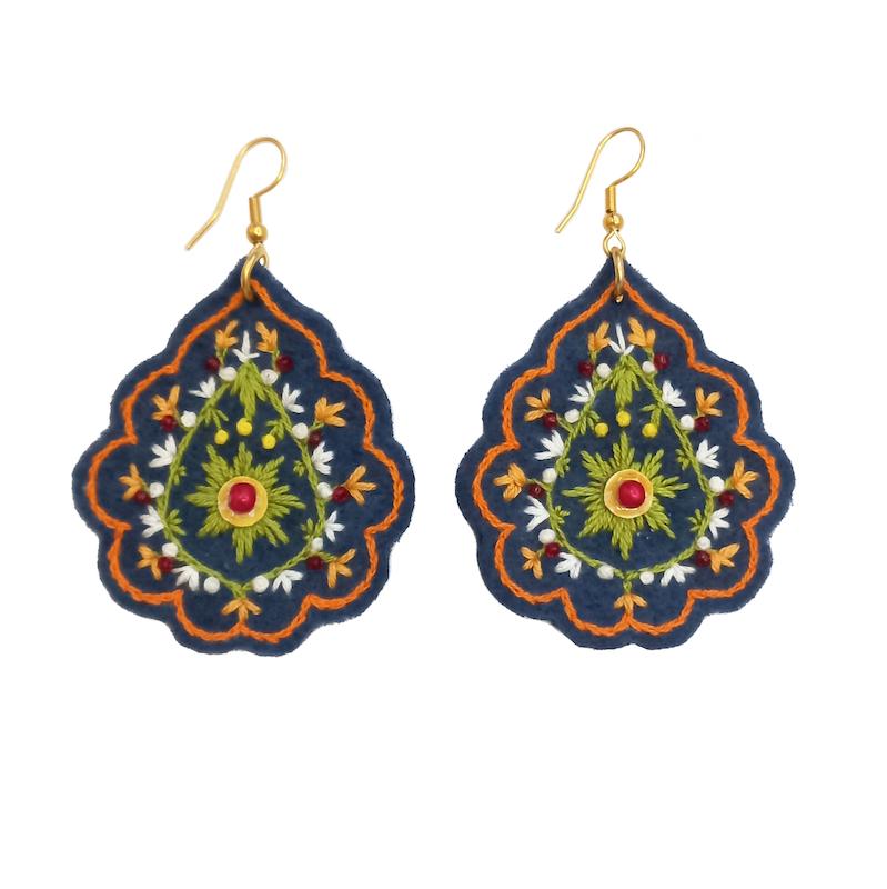 گوشواره گلدوزی