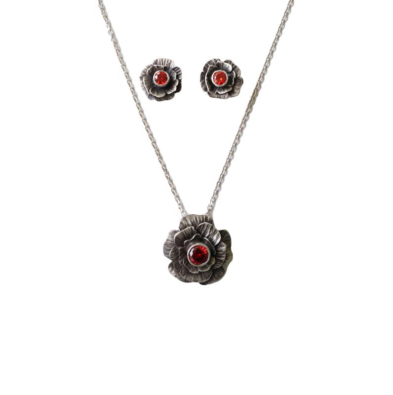 گردنبند رز قرمز نقره