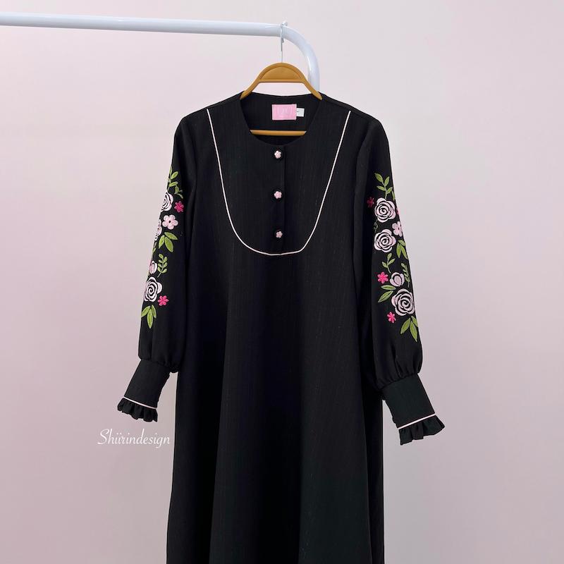 عبا مشکی گلدوزی