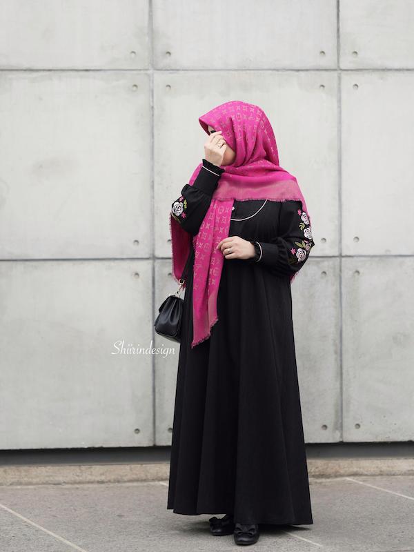 عبا مشکی گلدوزی
