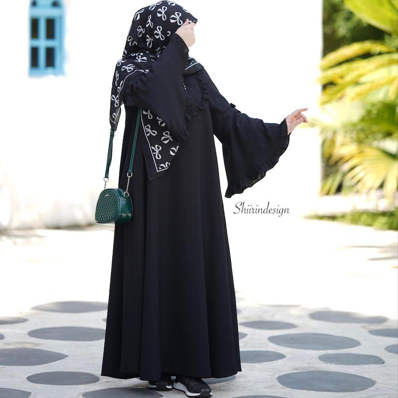 عبا مشکی آستین کلوش