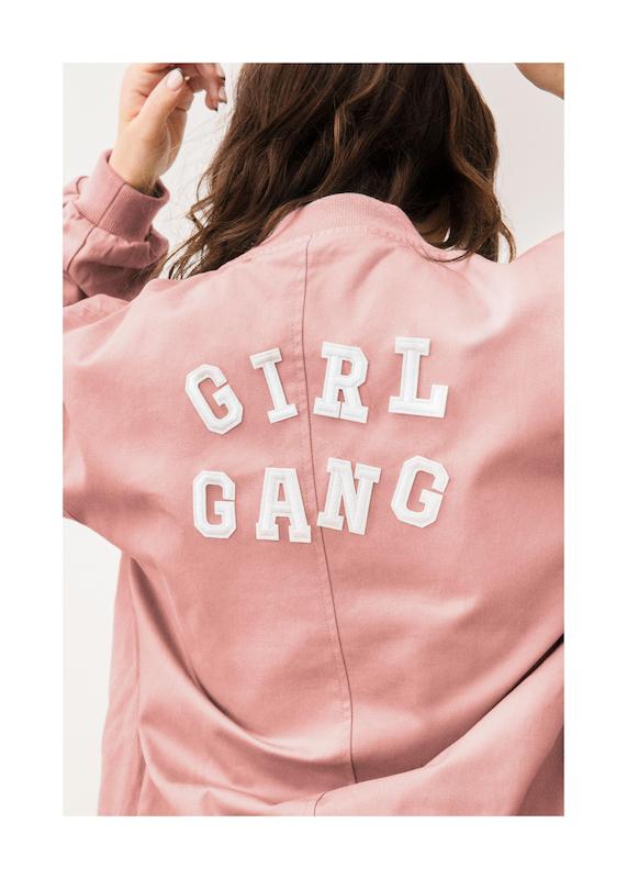 تابلو Girl Gang Jacket در دکوراسیون مدرن