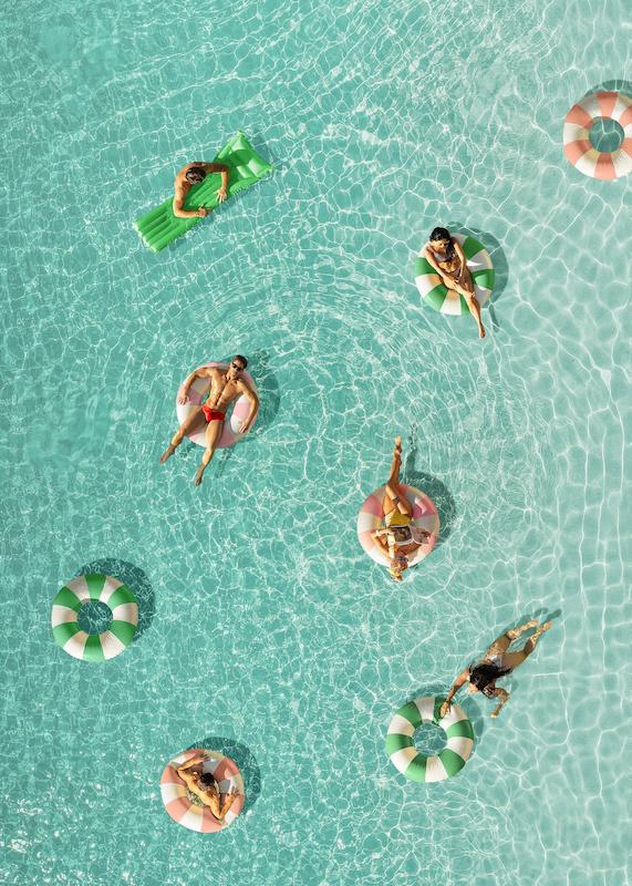 تابلو Floating Crowd در دکوراسیون مدرن