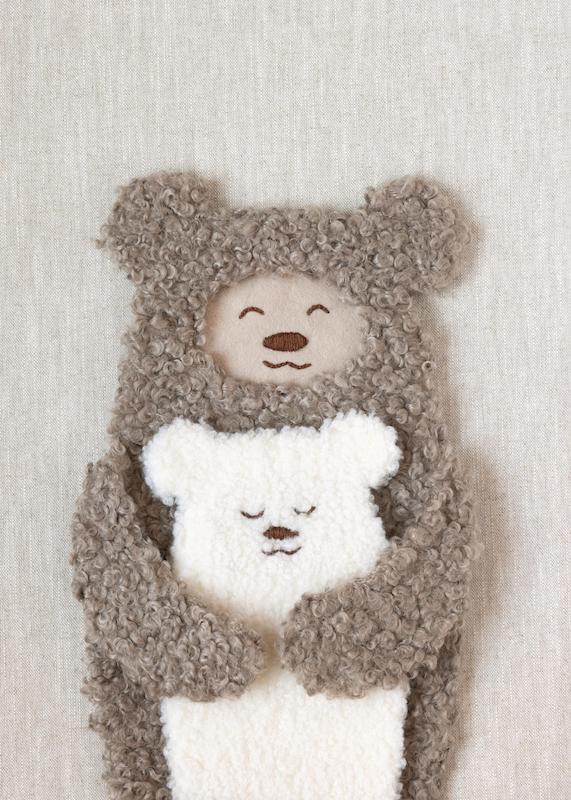 تابلو Furry Bears Hug در دکوراسیون مدرن