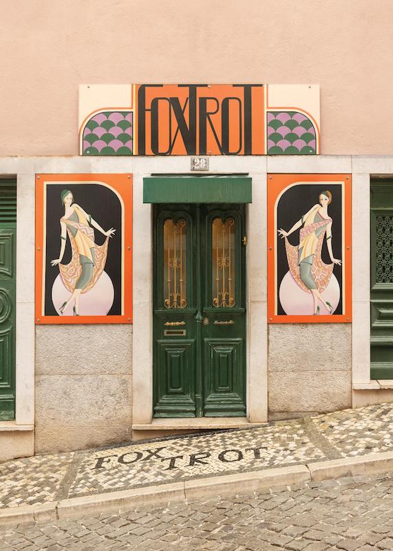 تابلو Foxtrot Bar در دکوراسیون مدرن