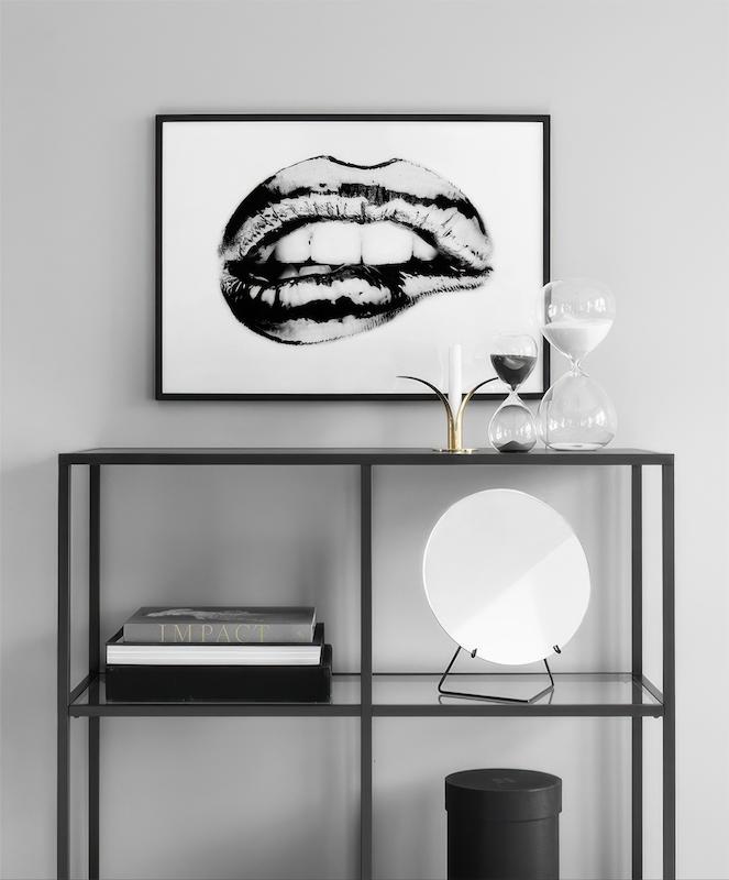 تابلو Monochrome Lips در دکوراسیون مدرن