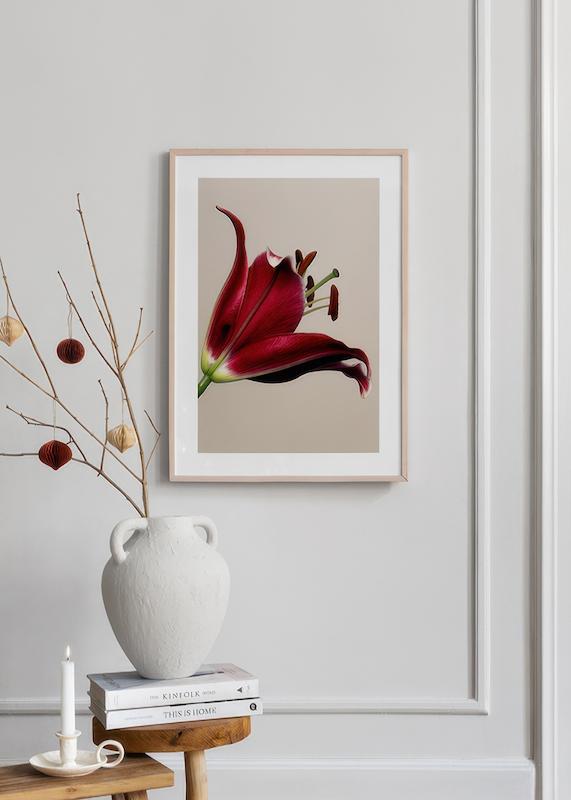 تابلو Red Lily در دکوراسیون مدرن