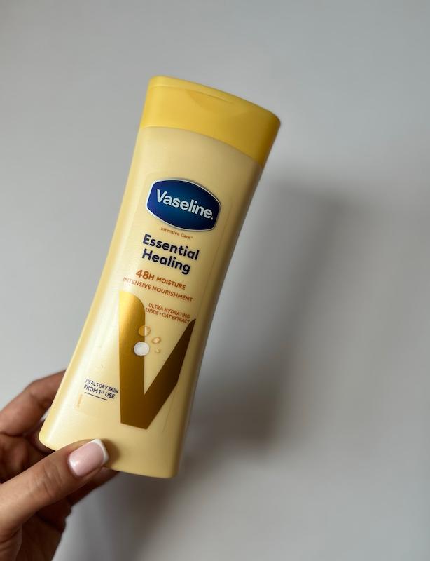 لوسیون بدن وازلین Essential Healing 💛