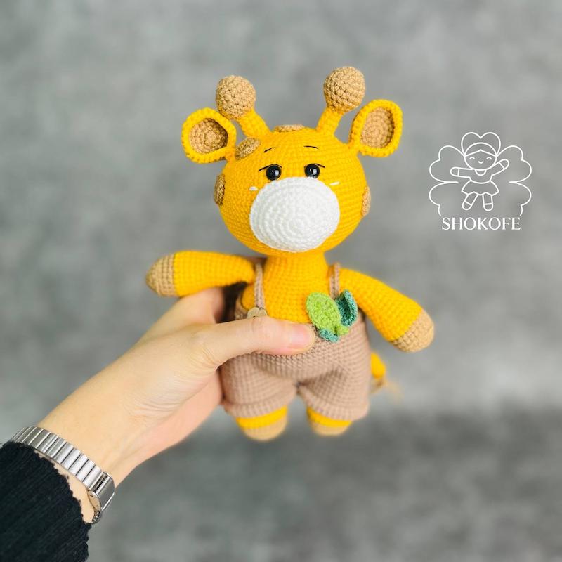 عروسک زرافه بافت کد۱۲۹