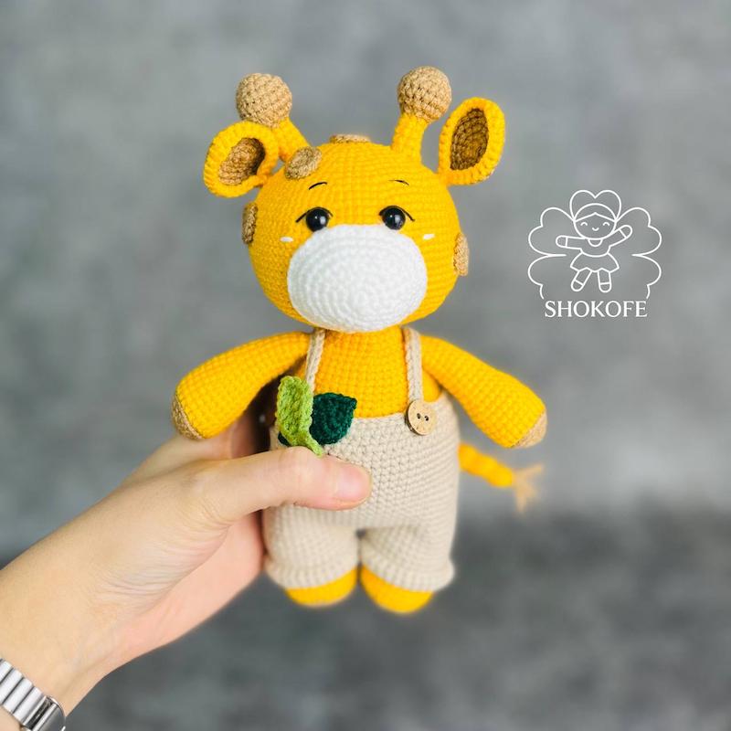 عروسک زرافه بافت کد۱۲۹