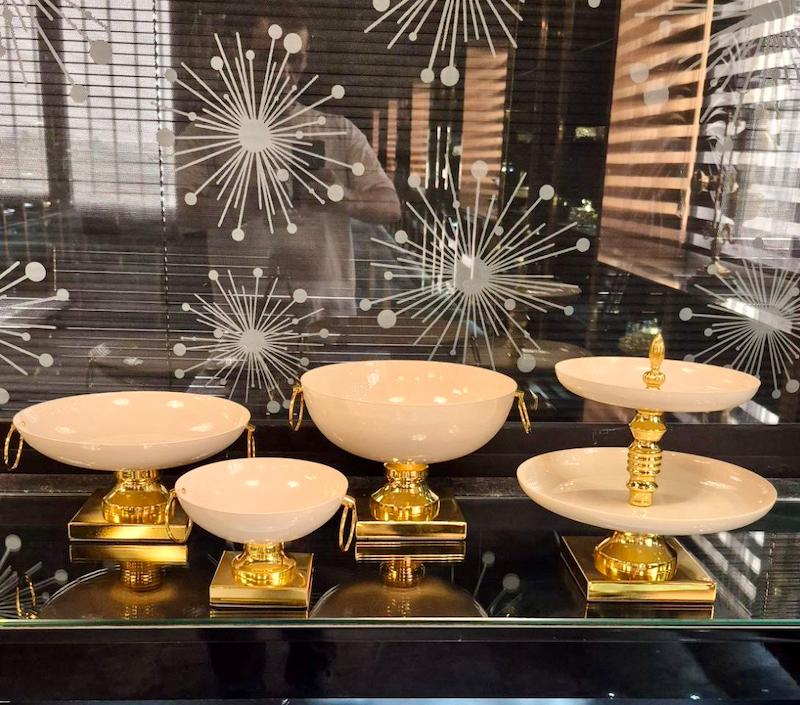 سرویس پذیرایی ۴ تکه مدل فروزان رنگ کرم طلایی