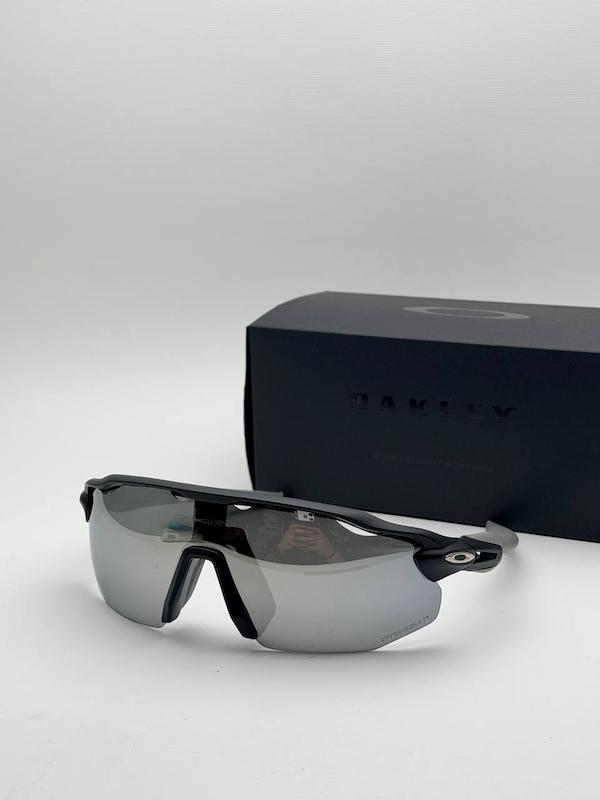عینک Oakley radar EV کد ۱۶۴۳