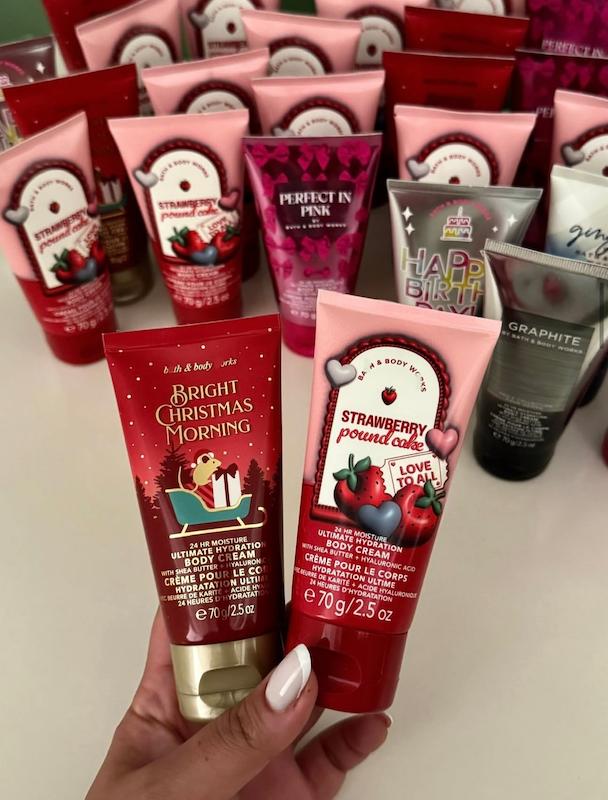 کرم بدن مینی strawberry pound cake1