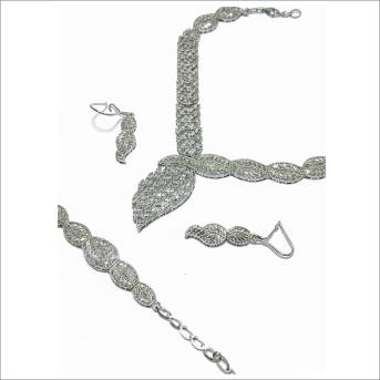 سرویس طلا 18 عیار زنانه طلاجات زحمتکش  مدل سرویس تراش  کد ZKS002197