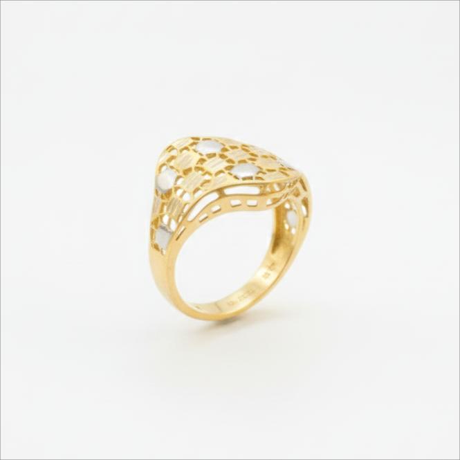 انگشتر طلا 18 عیار زنانه طلاجات زحمتکش  مدل صدف  کد ZKR002986