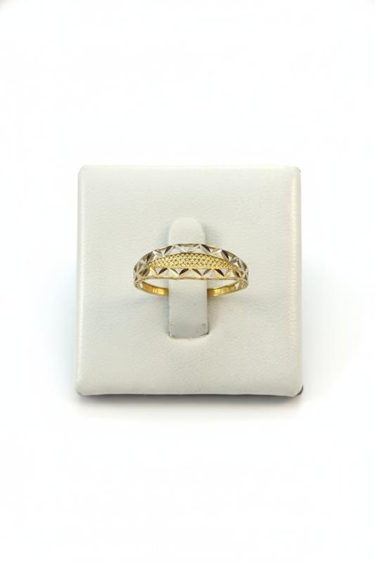 انگشتر طلا 18 عیار زنانه طلاجات زحمتکش  مدل A.Z کد ZKR004149