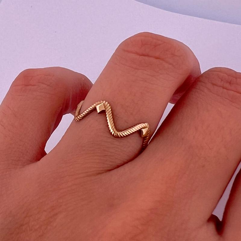 انگشتر طلا ۱۸ عیار انگشتر موج گالری زرنوش