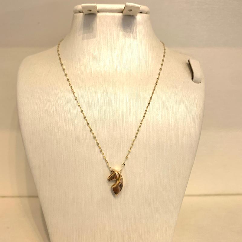 گردنبند طلا ۱۸ عیار اسب تک شاخ گالری جواهری مهربان