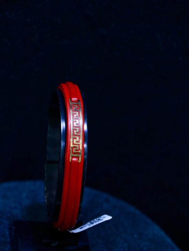 دستبند طلا ۱۸ عیار ورساچه گالری نقشار