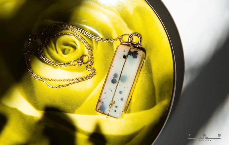 آویز طلا ۱۸ عیار تاس تاس گالری