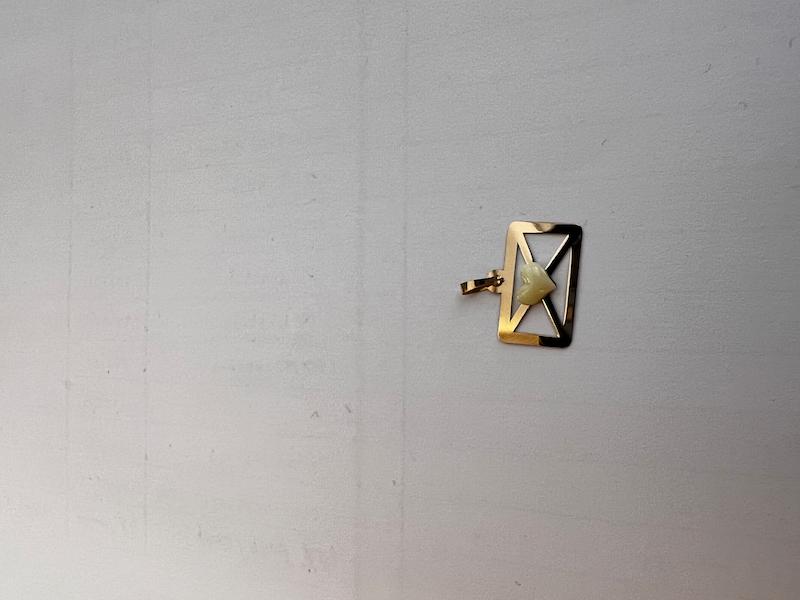 آویز طلا ۱۸ عیار مرواریدی تاس گالری