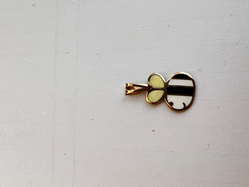 آویز طلا ۱۸ عیار زنبور تاس گالری