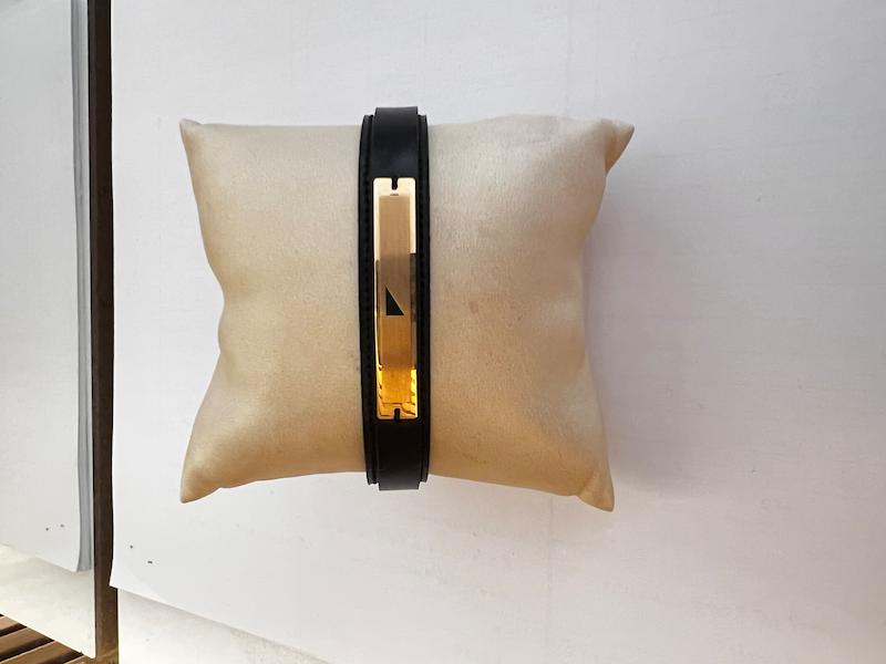 دستبند طلا ۱۸ عیار چرمی تاس گالری