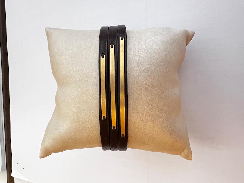 دستبند طلا ۱۸ عیار چرمی تاس گالری