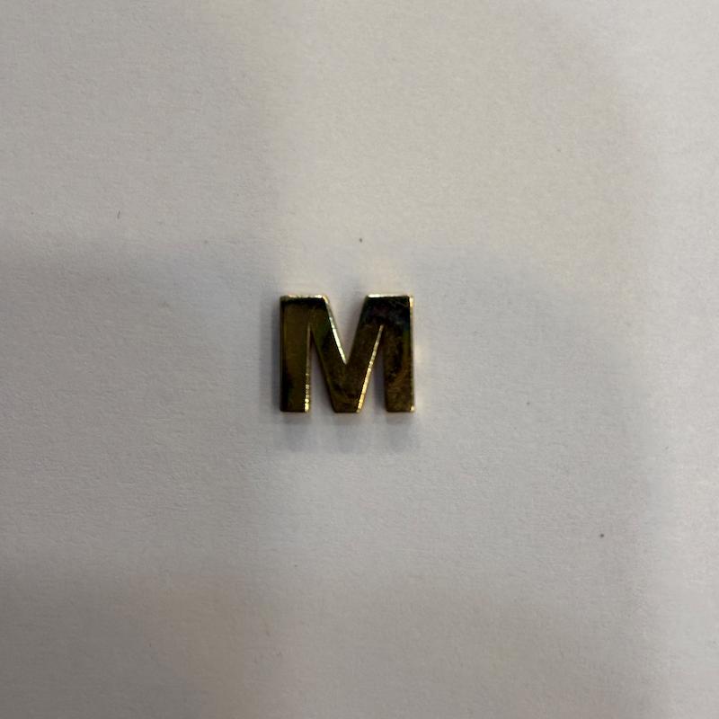 آویز طلا ۱۸ عیار حروف سه بعدی گالری الیاگلد