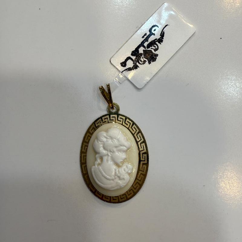 آویز طلا ۱۸ عیار الیزابت گالری الیاگلد