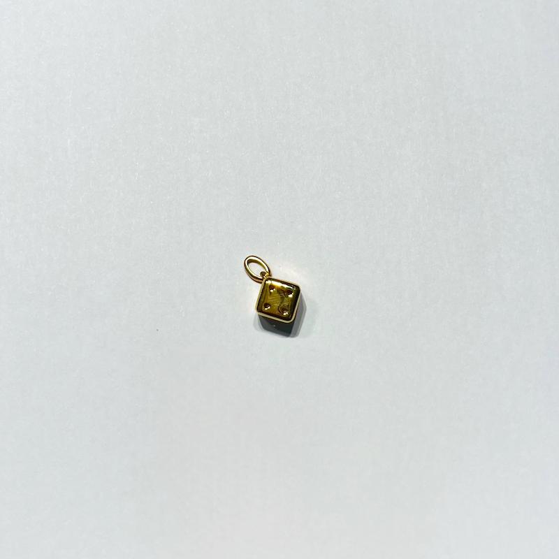 آویز طلا ۱۸ عیار تاس گالری طلا دوران