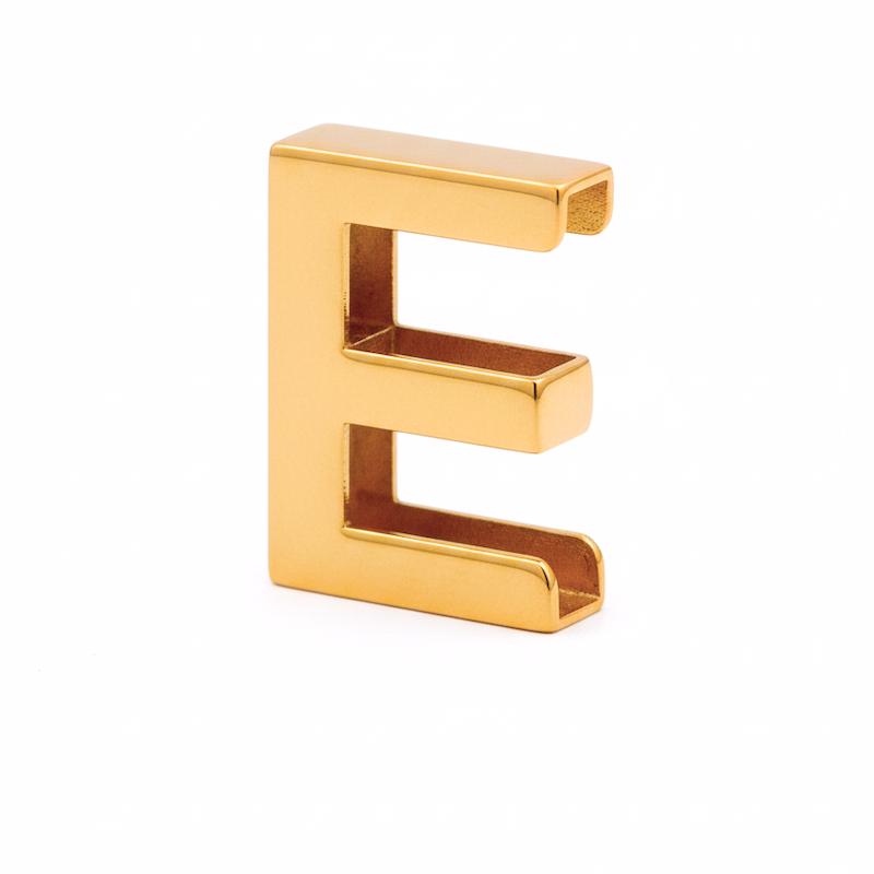 آویز زنانه طلا ۱۸ عیار حروف انگلیسی گالری طلای شریف