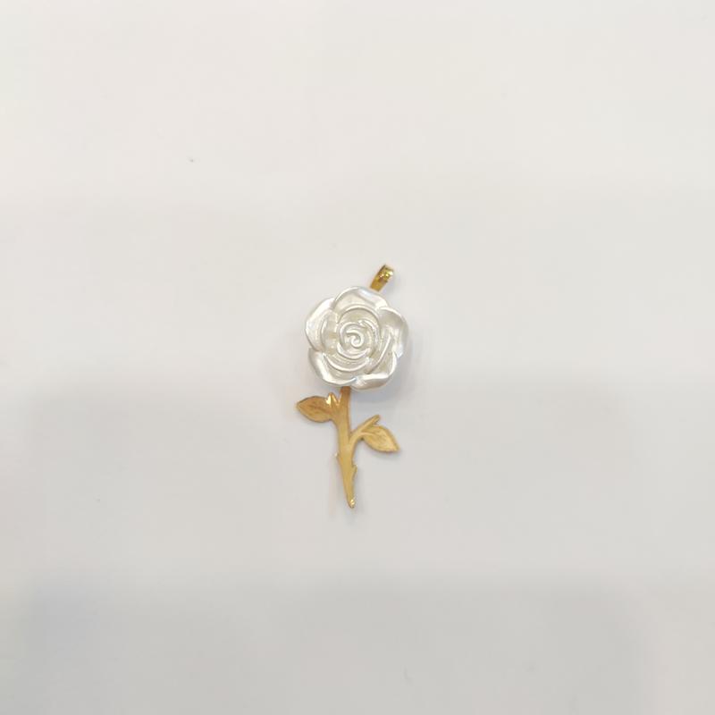 آویز زنانه طلا ۱۸ عیار آویز گل گالری الیاگلد