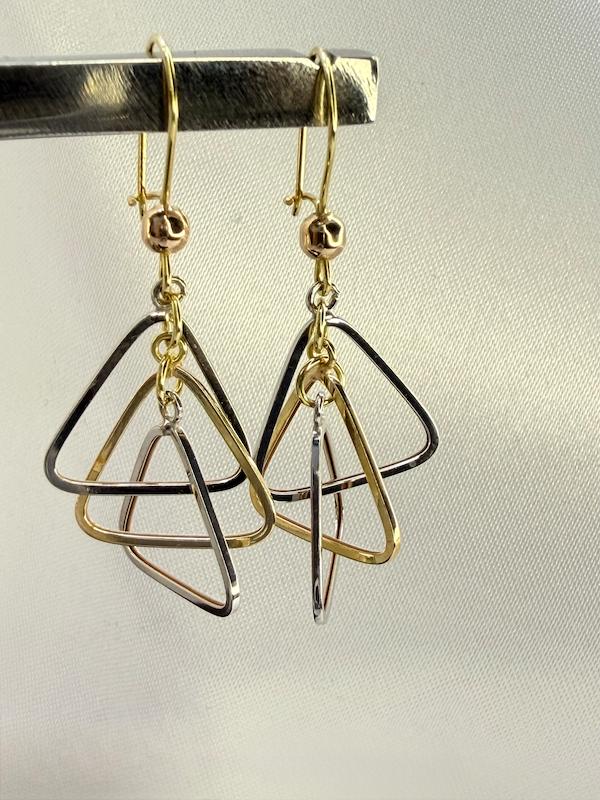 گوشواره زنانه طلا ۱۸ عیار گوشواره پانکی مثلثی گالری کیامهر