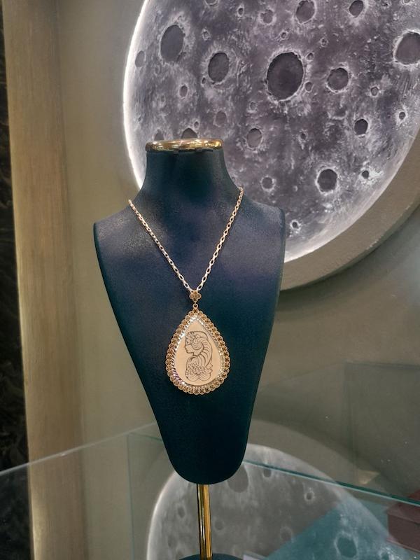 گردنبند زنانه طلا ۱۸ عیار مادر گالری طلای عزیز