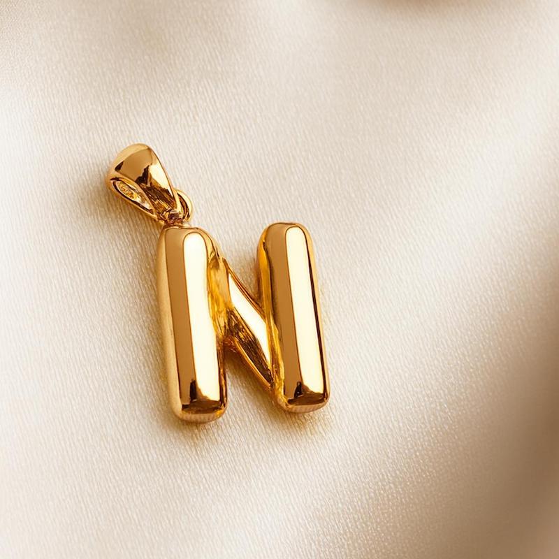 آویز زنانه طلا ۱۸ عیار حرف بادکنکی n گالری زربام