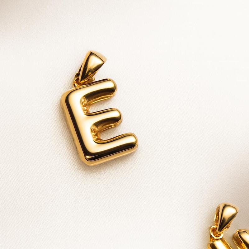 آویز زنانه طلا ۱۸ عیار حرف بادکنکی e گالری زربام