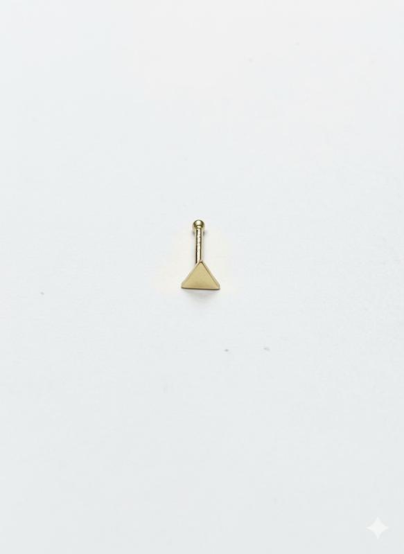 پیرسینگ زنانه طلا ۱۸ عیار پرسینگ بینی مثلث ۸طلایی