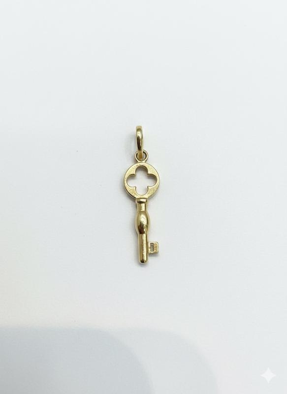 آویز زنانه طلا ۱۸ عیار پلاک کلید ونکلیف ۸طلایی