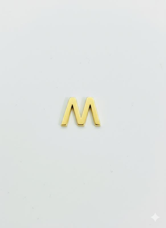 آویز زنانه طلا ۱۸ عیار حرف M نی نی طلا