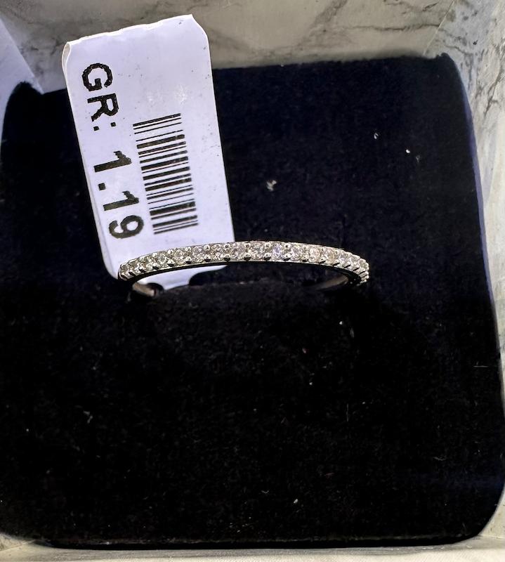 انگشتر زنانه طلا ۱۸ عیار رینگ سفید گالری حاج رضا ذراتی