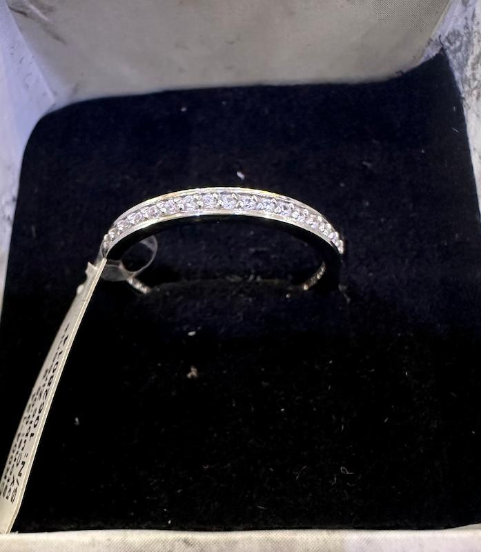 انگشتر زنانه طلا ۱۸ عیار رینگ‌سفید گالری حاج رضا ذراتی