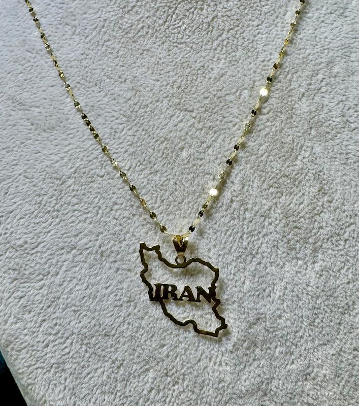 آویز زنانه طلا ۱۸ عیار پلاک نقشه ایران گالری طلای آنوشا