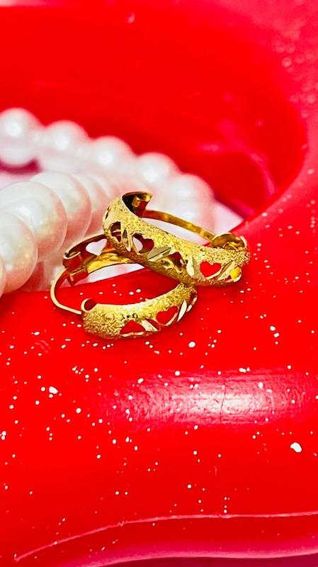 گوشواره بچگانه طلا ۱۸ عیار گوشوارحلقه ای لیزری تراش دار دستبند