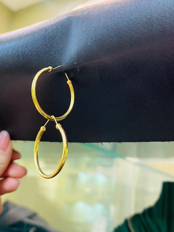 گوشواره زنانه طلا ۱۸ عیار گوشواره حلقه ای زنانه شیک کد ۱۶ گالری طلای عزیز