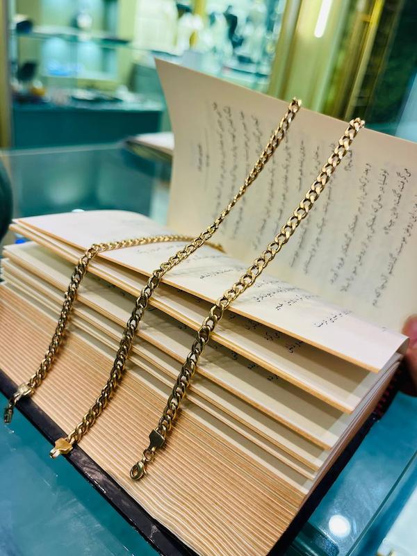 زنانه نیم ست طلا ۱۸ عیار گردنی و دستبندکارتیه شماره یک لوکس با قفل طوطی بدون فنر گالری طلای عزیز