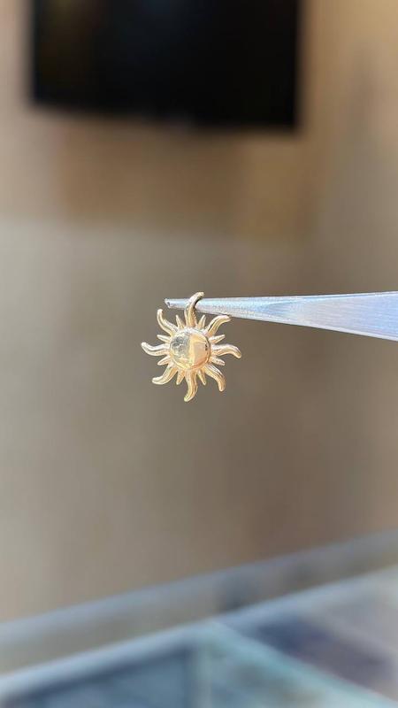 آویز طلا ۱۸ عیار پلاک خورشید گالری طلای صحرا