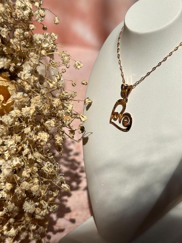 آویز زنانه طلا ۱۸ عیار پلاک love گالری طلا و سکه زراس
