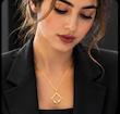 آویز زنانه طلا ۱۸ عیار پلاک طلا با کسر مروارید Zhofil.gold