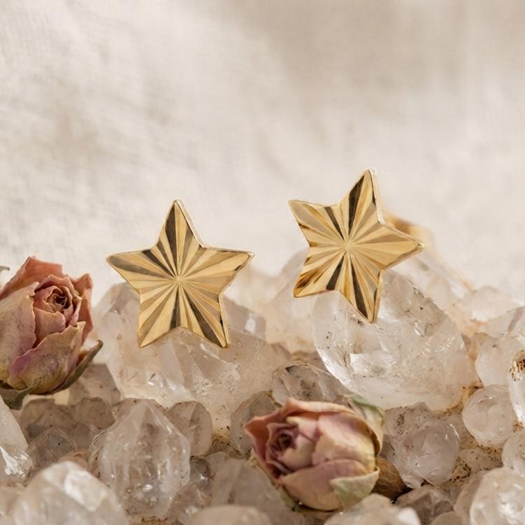 گوشواره بچگانه طلا ۱۸ عیار ستاره تراش میخی زرکودک گالری
